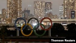 Logo Olimpiade yang dipasang di platform terapung terlihat menjelang Olimpiade Tokyo 2020 di Tokyo. (Foto: Reuters)