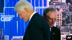 Mantan Presiden AS Bill Clinton dan mantan Walikota New York, Michael Bloomberg hadir dalam Forum Bisnis Dunia Bloomberg di New York, Rabu (20/9). 