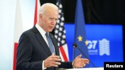 El presidente de EE. UU., Joe Biden, habla en la cumbre del G-7 en Cornwall, Inglaterra, el 13 de junio de 2021.