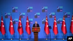 Serokê Tirkîyê Recep Tayyîp Erdogan li preskonferansa di dawîya Hilcivîna 36’an ya NATO’yê de li Enqerê dîaxifeç 8’ê Tîrmeha 2026’an.