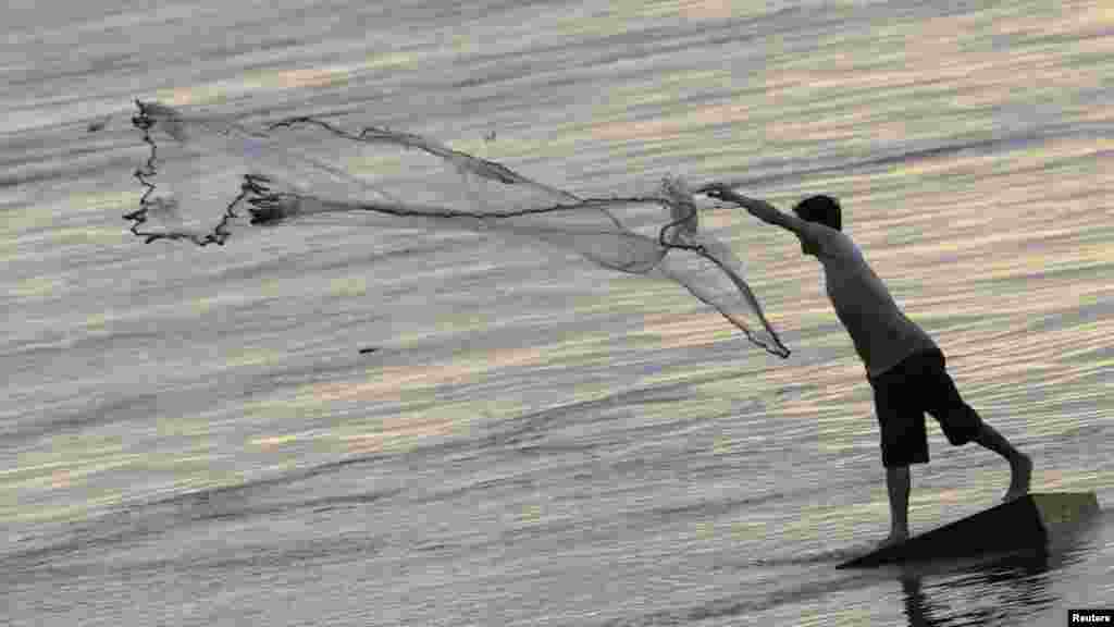 World Bank cho VN vay 310 triệu đôla Ngân hàng Thế giới đã chuẩn thuận cho Việt Nam vay 310 triệu đôla để thực hiện một dự án ở Đồng bằng Sông Cửu Long (ĐBSCL). Dự án này giúp Việt Nam xây dựng khả năng chống chịu biến đổi khí hậu và bảo đảm sinh kế bền vững cho 1,2 triệu người ở 9 tỉnh trong vùng đồng bằng. Số người này bị ảnh hưởng bởi biến đổi khí hậu, xâm nhập mặn, xói lở bờ biển và lụt lội. 