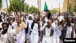 Manifestation de soutien à l'armée soudanaise dans la ville de Port Soudan, au Soudan, le 8 mai 2023.