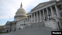 Gedung Capitol di Washington DC. DPR AS hari Rabu (27/6) menolak perombakan menyeluruh terhadap kebijakan imigrasi Amerika. 