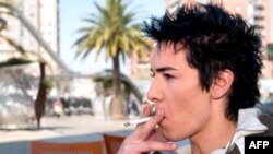 Spanja një hap më pranë disa prej ligjeve më strikte kundër duhanit