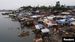 Tempat penampungan sementara bagi para penyintas topaz Haiyan di kota Tacloban, Filipina (Foto: dok). 