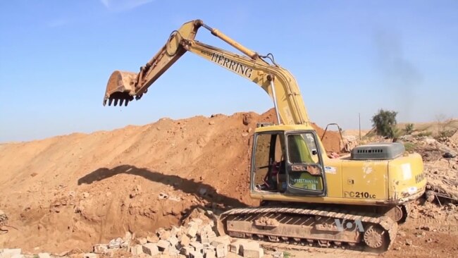 Kurds Dig Trenches in Areas Bordering IS-held Territory