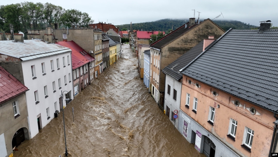 Poplavljene ulice u mestu Glučolazi, na jugu Poljske, 15. septembra 2024.