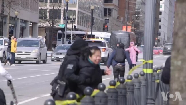 美中贸易谈判期间 中国访民华盛顿拦截刘鹤车队