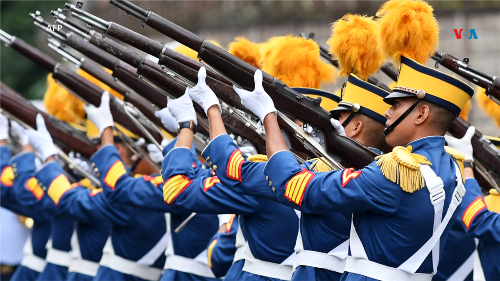 Cadetes militares de la academia General Francisco Morazán participan en el desfile militar, como parte de la celebración de la independencia de Honduras en Tegucigalpa.