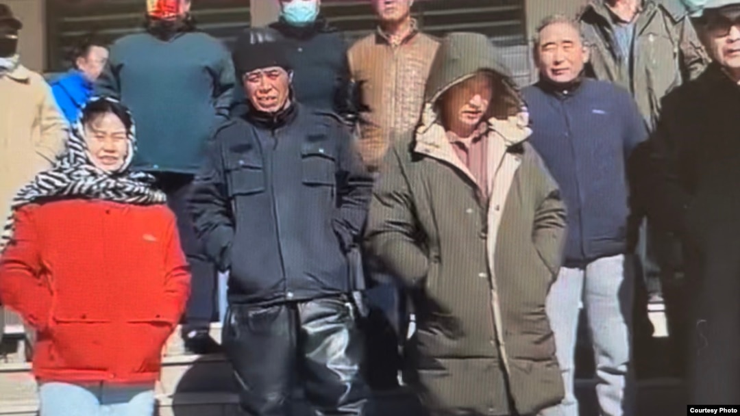 2024年11月3日，內蒙古的蒙古牧民在克什克騰旗政府所在地經棚鎮舉行抗議活動。 (由南蒙古人權資訊中心提供)