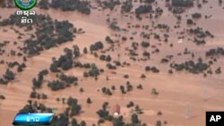 라오스 남동부 아타프주에서 수력발전댐이 붕괴된 후 물에 잠긴 마을의 모습. 아타프 주에서 건설 중인 수력발전용 세피안-세남노이댐이 무너져 인근 6개 마을을 덮친 가운데 이로 인해 19명이 사망하고 수 백 명이 실종됐다. 