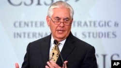 Menteri Luar Negeri AS Rex Tillerson saat berbicara dalam forum di CSIS, Washington DC Rabu (18/10). 