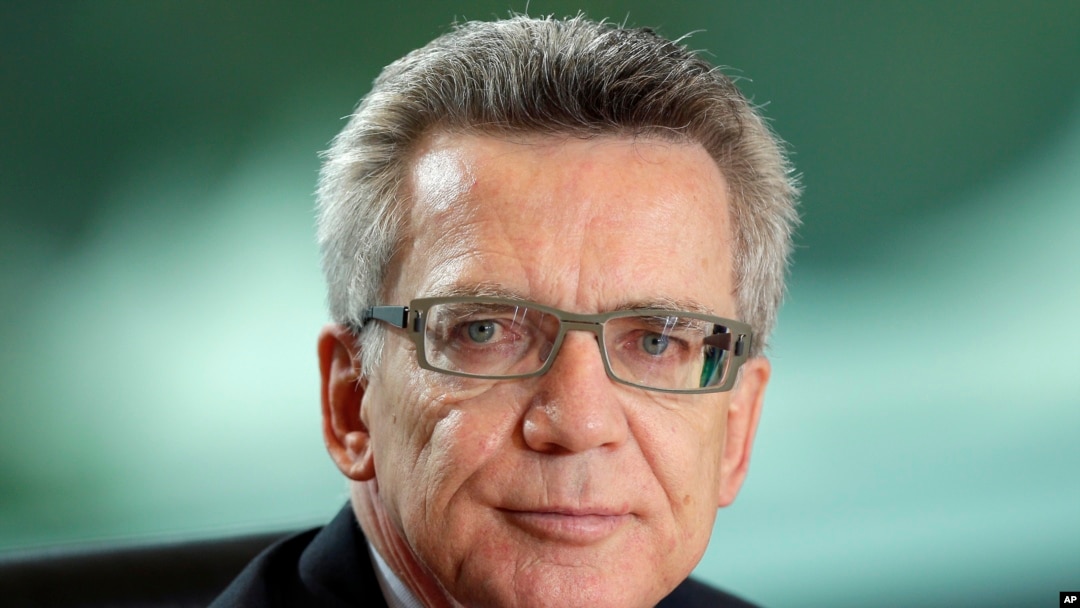 Le ministre allemand de l'Intérieur, Thomas de Maizière en conseil des ministres à Berlin, Allemagne, le 14 octobre, 2015.