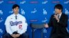 ARCHIVO: El jugador de los Dodgers de Los Ángeles Shohei Ohtani y su intérprete Ippei Mizuhara responden preguntas durante la conferencia de prensa, el 14 de diciembre del 2023. El miércoles 20 de marzo del 2024, despiden a Mizhurana por acusaciones de apuestas ilegales y robo. 