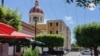 Vista de la calle La Calzada en Granada, Nicaragua. [Foto: Miguel Bravo]