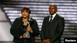 FILE - Nelson Mandela's daughter, Zindzi Mandela, and grandson, Zondwa Mandela, accept the Arthur Ashe Courage Award on Mandela's behalf during the taping of the 2009 ESPY Awards in Los Angeles, July 15, 2009. 