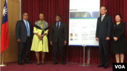 驻纽约台湾经文处举行永续发展研讨会：左起斯马蒂、龙达金、奥图、章文樑、王宏慈