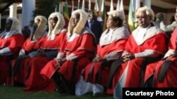 Justice Hungwe mumwe wevatongi vematare vanonzi nevamwe vari kushungurudzwa mukuita kwavo basa