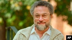 Ông Adrian Cronauer, DJ của chương trình radio phát từ Sài Gòn năm 1965-1966 (ảnh chụp năm 1987)