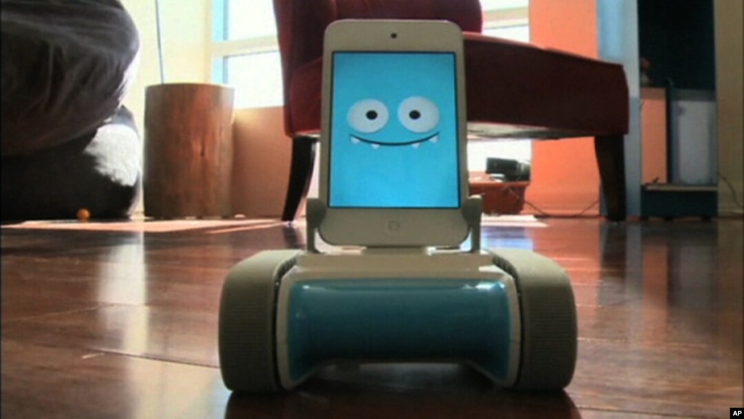 Robot Romo sa Ajfonom kao "mozgom" koristi gusenice za kretanje i savlađivanje manjih prepreka