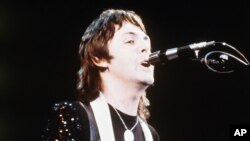 Paul McCartney au Madison Square Garden, à New York, le 24 mai 1976.
