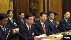 2013年3月23日，中国领导人习近平和中共中央办公厅主任栗战书（左一），以及王沪宁（右二）、杨洁篪在俄罗斯国家杜马（美国之音白桦拍摄）。习近平、栗战书和王沪宁成为中共第十九届政治局常委。