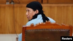 Tokoh ISIS Indonesia, Oman Rochman alias Aman Abdurrahman saat tampil di Pengadilan Negeri Jakarta Selatan, di mana hakim menjatuhkan vonis mati kepadanya pada 22 Juni 2018 lalu.