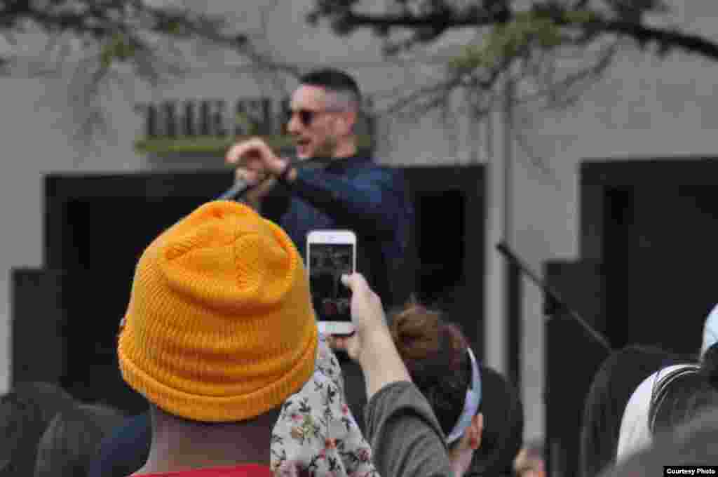 Renowned Syrian-American hip-hop artist Omar Offendum performs his latest single, inspired by the great Syrian poetry of Nizar Qabbani, in Washington, Sept. 3, 2017. (Photo courtesy of Rabah Seba)