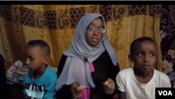 Aayah Mohammed Osman, a teenage Somali refugee, says her family has to choose between hunger and exposure to the virus, in Sanaa, Yemen, June 7, 2020 (Naseh Shaker/VOA)