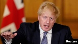 Perdana Menteri Inggris, Boris Johnson dalam konferensi pers harian di kantornya di London, 30 April 2020. (Foto: dok).