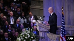 El presidente de Estados Unidos, Joe Biden, pronuncia el panegírico en el funeral de Estado del expresidente estadounidense Jimmy Carter en la Catedral Nacional de Washington, en Washington, DC, el 9 de enero de 2025. (Foto de Mandel NGAN / AFP)