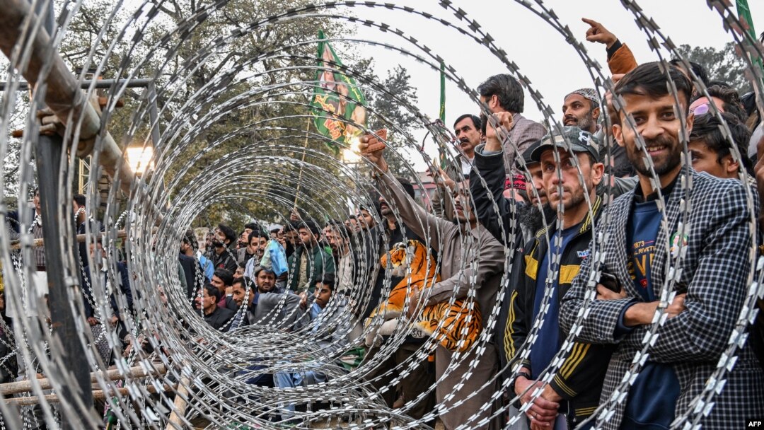 د اګست په میاشت کې پارلېمنټ د تحلیل کېدو وروسته پکار ده چې انتخابات د نومبر په میاشت کې شوی وی خو د مردم شمارۍ په سبب ووټونه د فېبرورۍ د میاشت پورې وځنډېدل. د جنورۍ په میاشت کې د سېنېټ غړو غوښتنه وکړه چې د امنیت د صورتحال له امله دې انتخابات وځنډول شي
