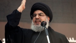 Pemimpin Hizbullah Lebanon Sayyed Hassan Nasrallah berpidato di hadapan para pendukungnya selama prosesi keagamaan untuk memperingati Ashura di pinggiran kota Beirut, Lebanon, 14 November 2013. (Foto: REUTERS/Khalil Hassan)