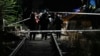 Hallan a 3 policías calcinados en vehículo en Chile. El gobierno dice fue atentado y decreta duelo