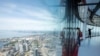 Scènes panoramique de Toronto depuis la tour CN, de 553 mètres de hauteur, Canada, 15 juillet 2020. (REUTERS/Carlos Osorio)