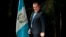 El presidente electo de Guatemala, Bernardo Arévalo, llega a una conferencia de prensa con su gabinete ministerial en el Centro Cultural Miguel Ángel Asturias en la Ciudad de Guatemala, el 8 de enero de 2024. 