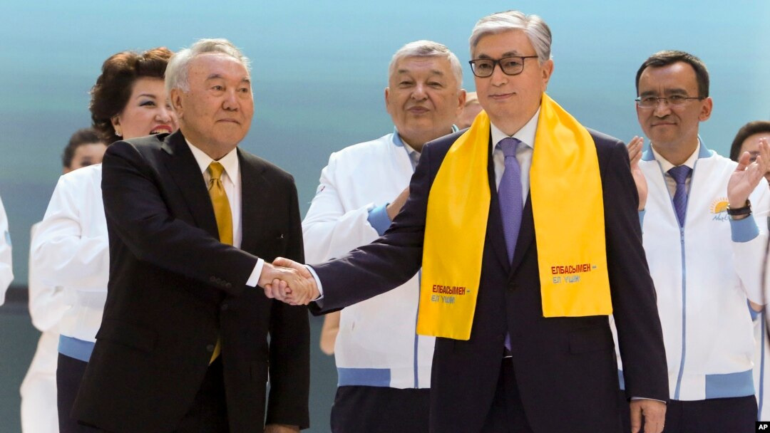 Qozog'istonda omma uzoq yillik lider Nursulton Nazarboyev siyosatdan ketishini, shuningdek, Prezident Qosim-Jo'mart To'qayev ham iste'fo berishini talab qilmoqda 