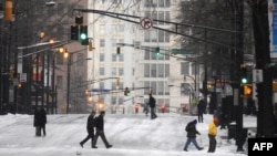 Kar altındaki Atlanta sokakları