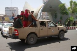 Talibanski borci u vozila u gradu Herat, zapadno od Kabula, Afganistan, 14. august 2021.