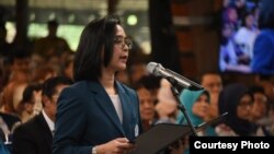 Rektor ITB 2015-2020 Reini Wirahadikusumah membacakan sumpah jabatan di Bandung, Senin, 20 Januari 2020 pagi. (Courtesy: Pemprov Jabar)