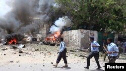 4月14日索马里警察赶赴事发地点