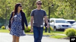 Mark Zuckerberg y Priscilla Chan se conocieron en Harvard, donde ambos realizaban sus estudios universitarios. 