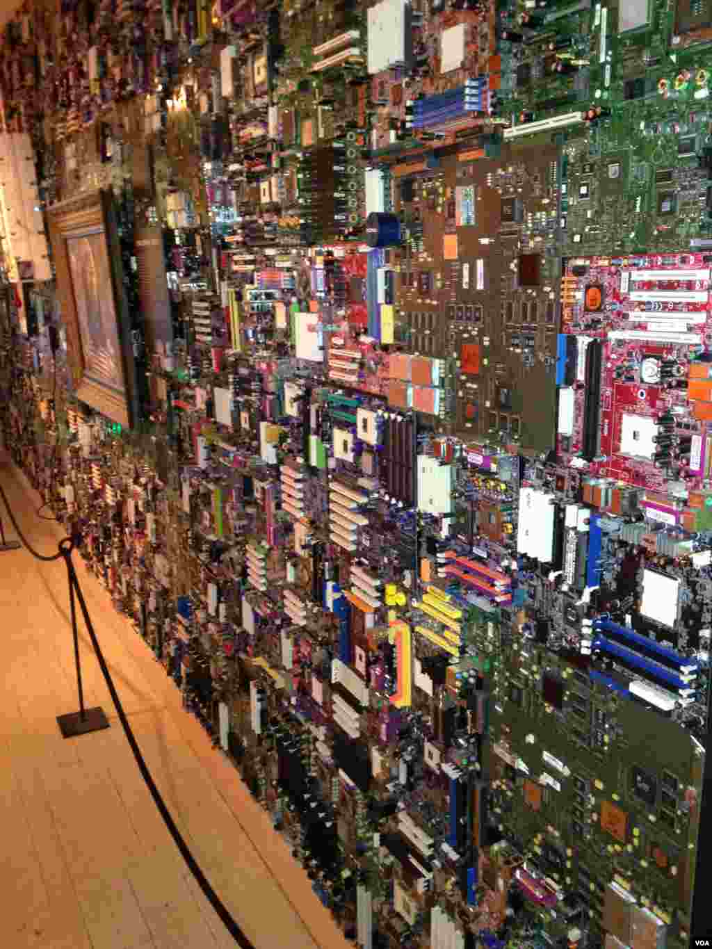 A wall of circuit boards at the "Human, Soul and Machine: The Coming Singularity" exhibit at the American Visionary Art Museum in Baltimore, Maryland. (Julie Taboh/VOA)
