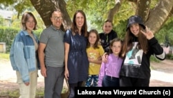 Foto de Beau Shroyer e família (Foto de Lake Area Vinyard Church)