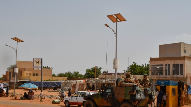 L'armée française restera au Tchad, affirme l'envoyé de Macron en Afrique