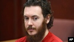 Previamente James Holmes había ofrecido declararse culpable a cambio de una condena a cadena perpetua.