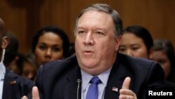 El Secretario de Estado de EE.UU. Mike Pompeo testifica ante el Comité de Relaciones Exteriores del Senado titulada "Una actualización sobre la diplomacia estadounidense para avanzar en nuestra estrategia de seguridad nacional", en el Capitolio, en Washington, el 25 de julio de 2018. REUTERS / Aaron Bernstein -