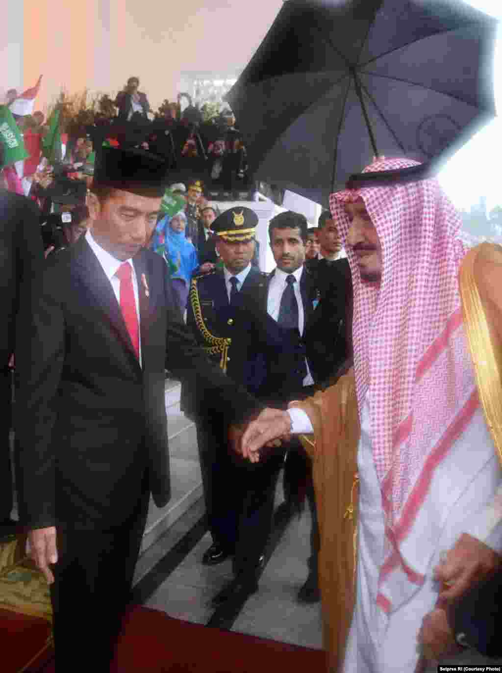 Presiden Jokowi Menyambut Raja Salman di Istana Bogor, 1 Maret 2017 (Foto courtesy : Setpres RI).