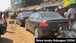 Un cortège des ministres devant le marché central de Bangui 