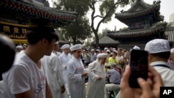 Baadhi ya waumini wa kiislamu katika sherehe za Eid Al Haji 
